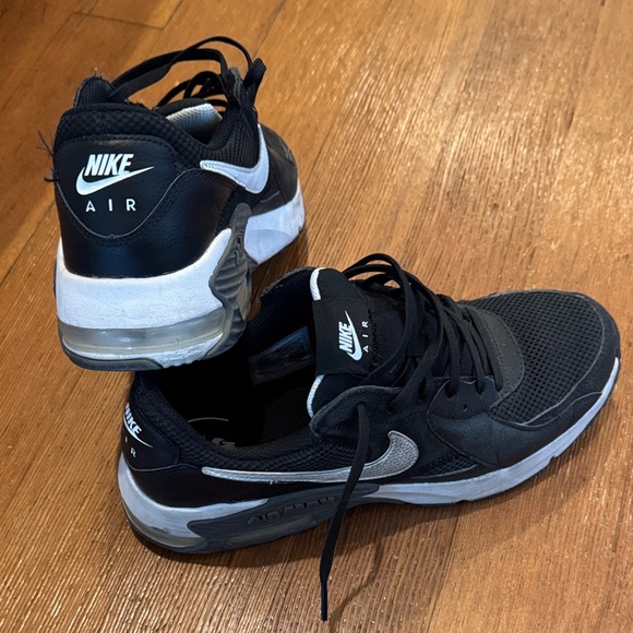 Nike Black and White Athletic Shoes - Picture 11 of 15